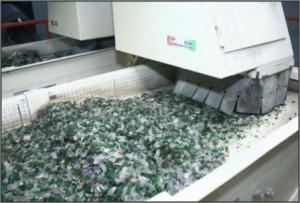 Окрашенный евроконтейнер с крышками под раздельный сбор мусора (пластик, бумага, стекло)